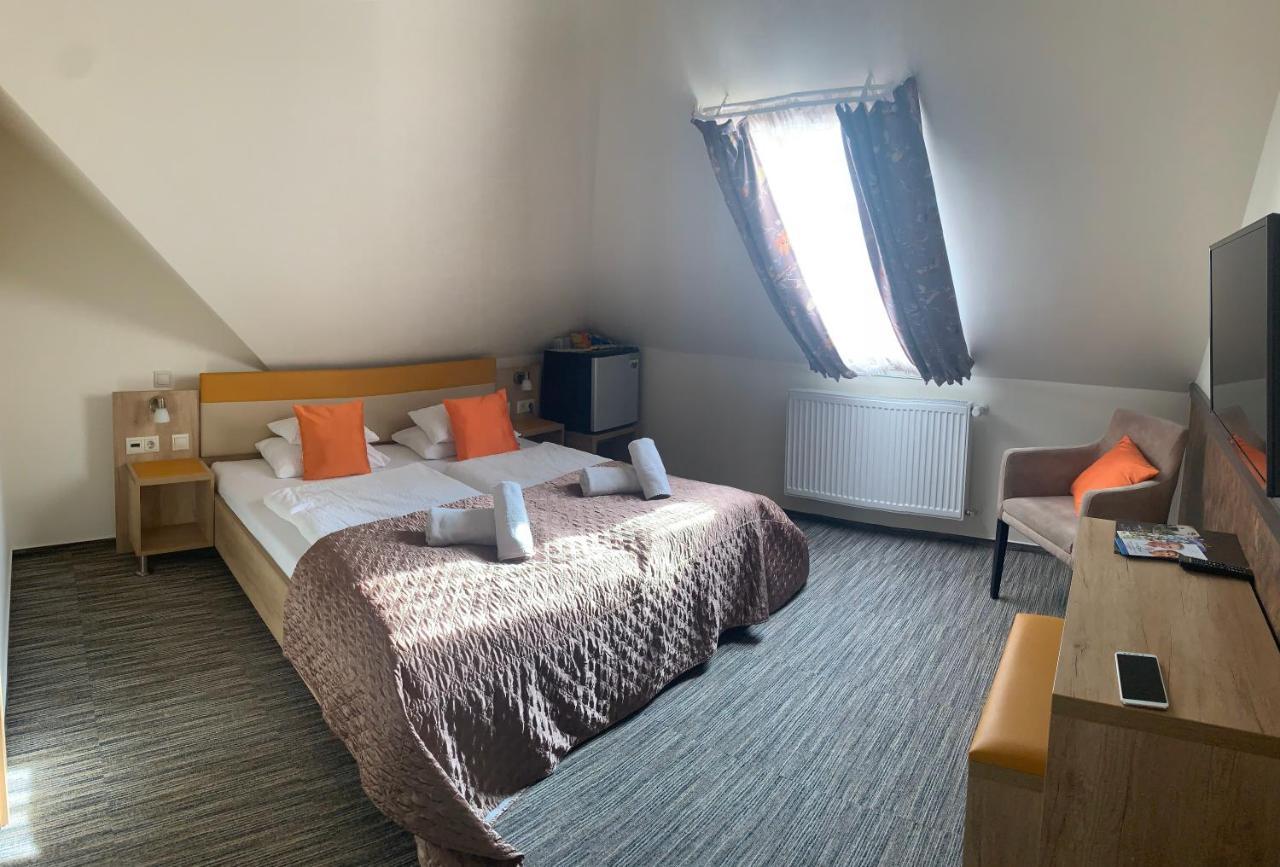Hotel Dolce Vita Balatonkenese Bagian luar foto