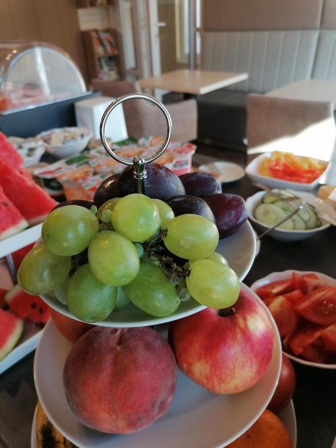 Hotel Dolce Vita Balatonkenese Bagian luar foto