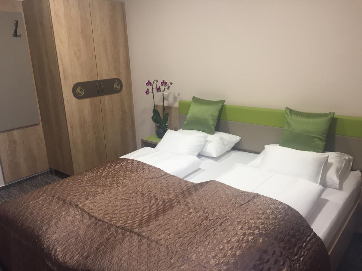 Hotel Dolce Vita Balatonkenese Bagian luar foto